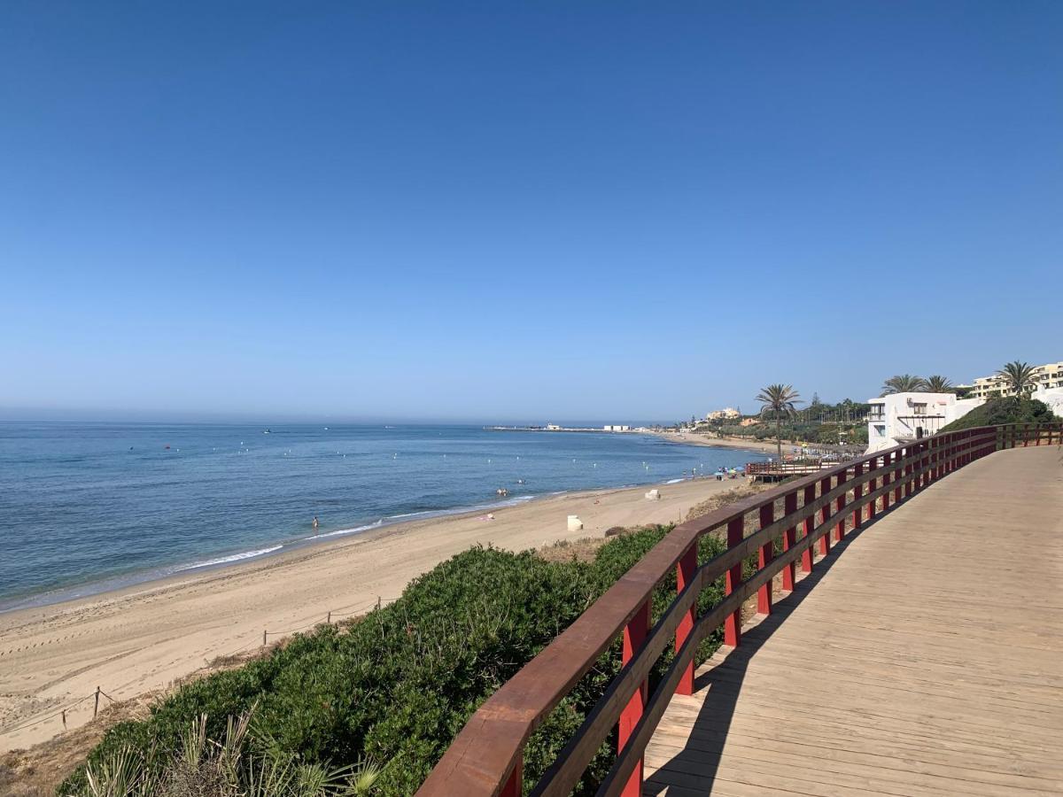 Lovely Beachfront Apartment In Calahonda Sitio de Calahonda Exterior photo