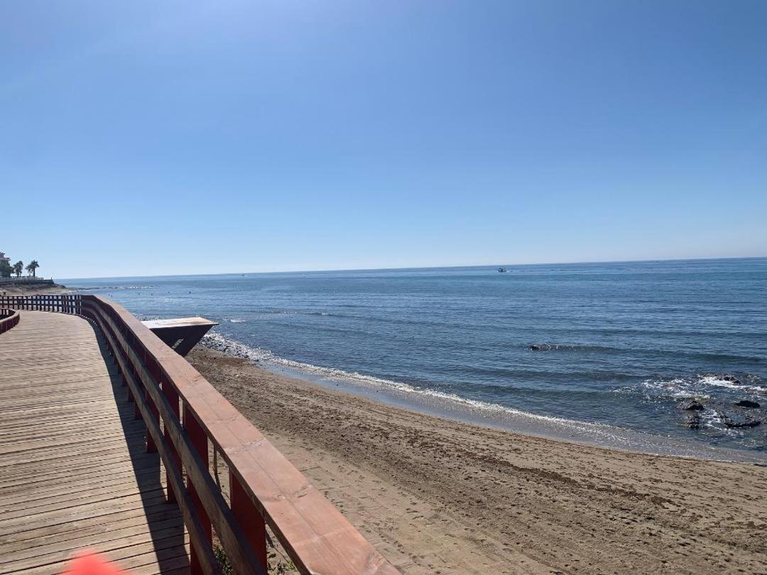 Lovely Beachfront Apartment In Calahonda Sitio de Calahonda Exterior photo